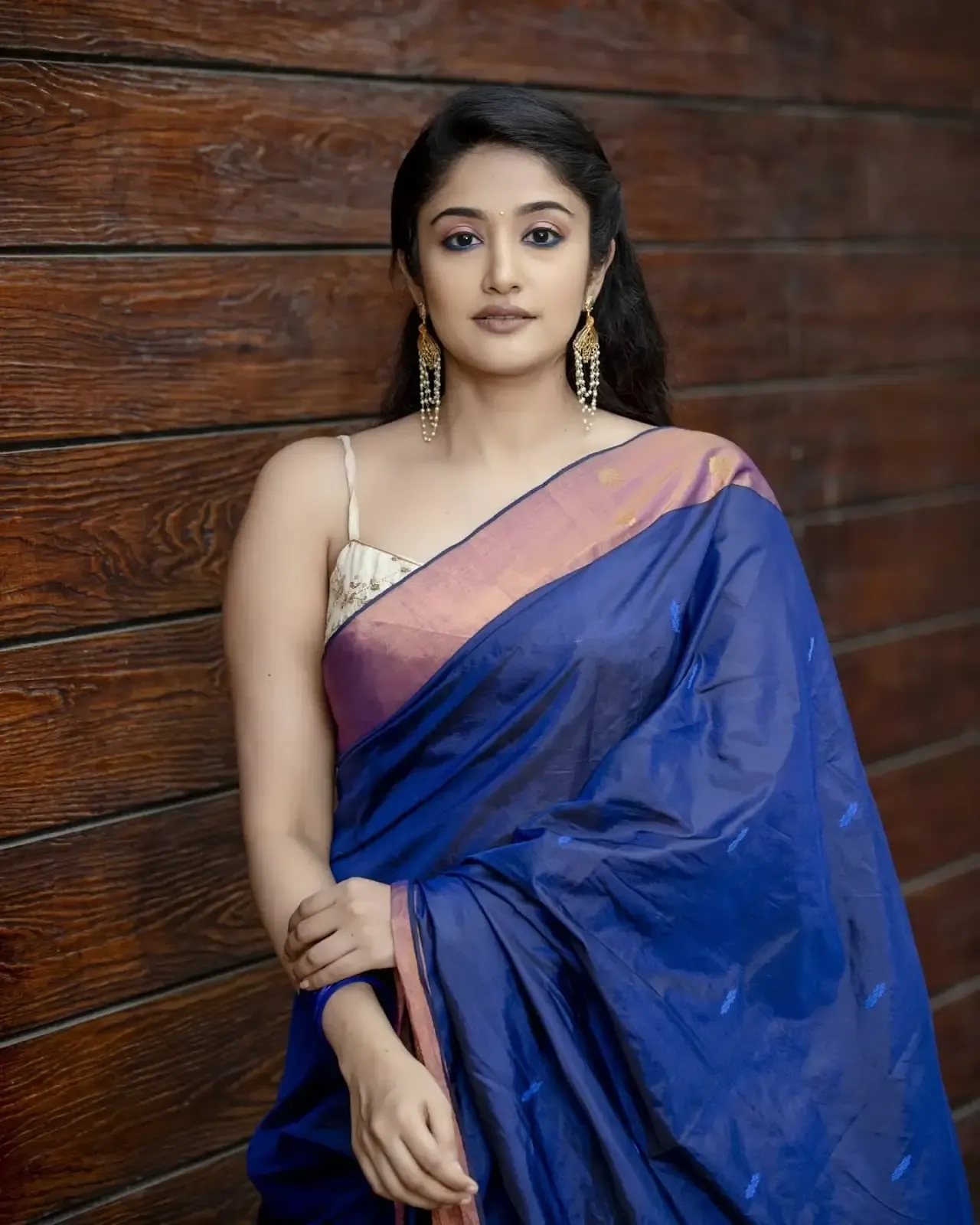 Beautiful South Indian Actress Anjana Jayaprakash In Blue Saree